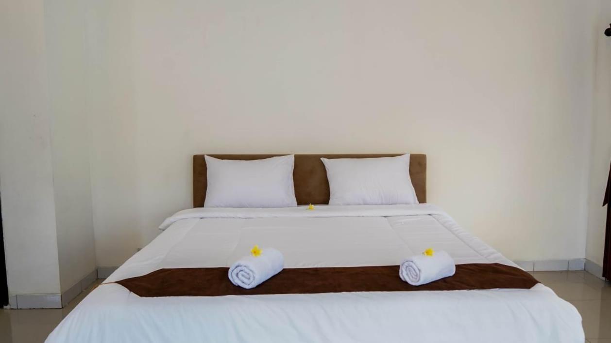 Hotel Pondok Putri Batukaras Exteriör bild