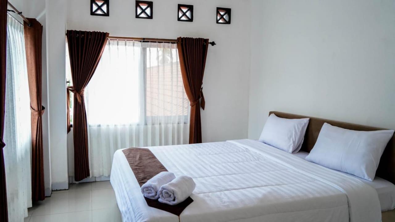 Hotel Pondok Putri Batukaras Exteriör bild