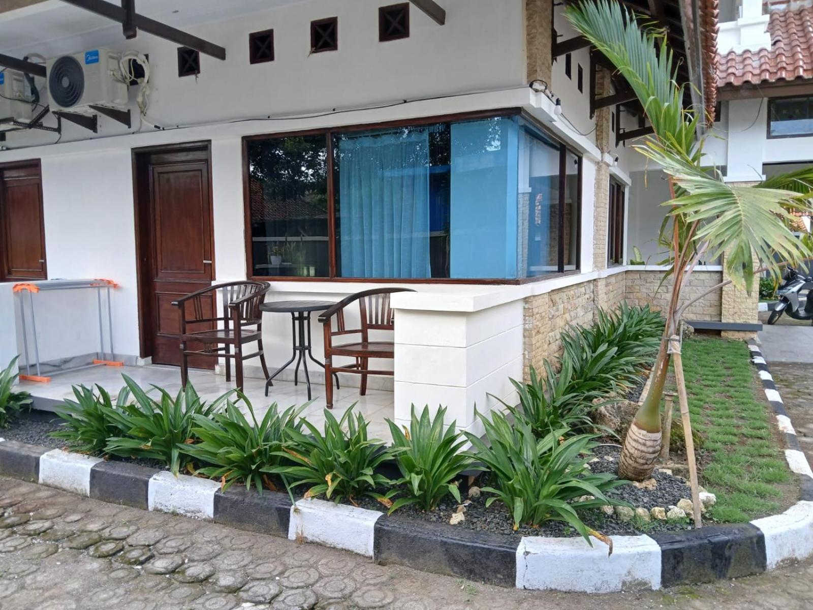 Hotel Pondok Putri Batukaras Exteriör bild