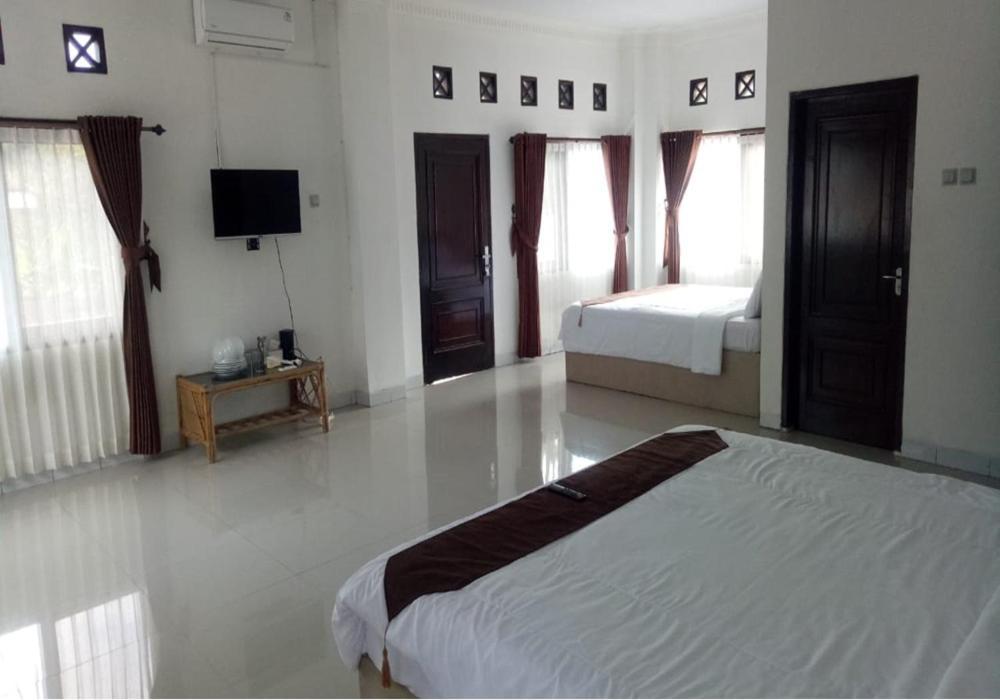 Hotel Pondok Putri Batukaras Rum bild